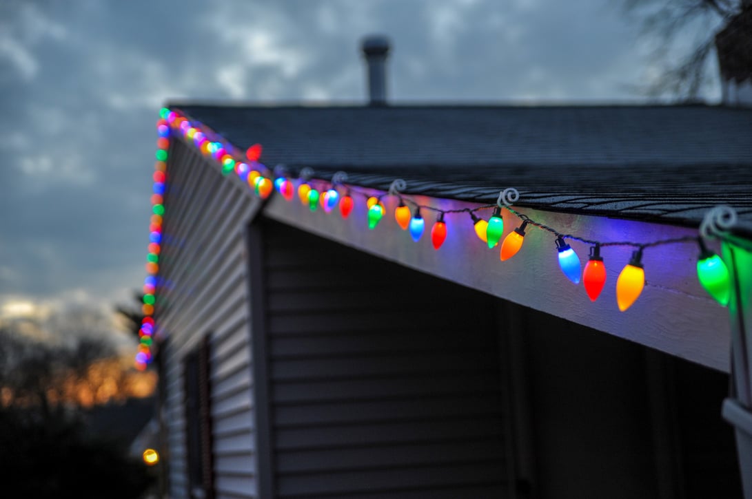 holiday-lights-cost-to-install-and-how-to-put-them-up-yourself